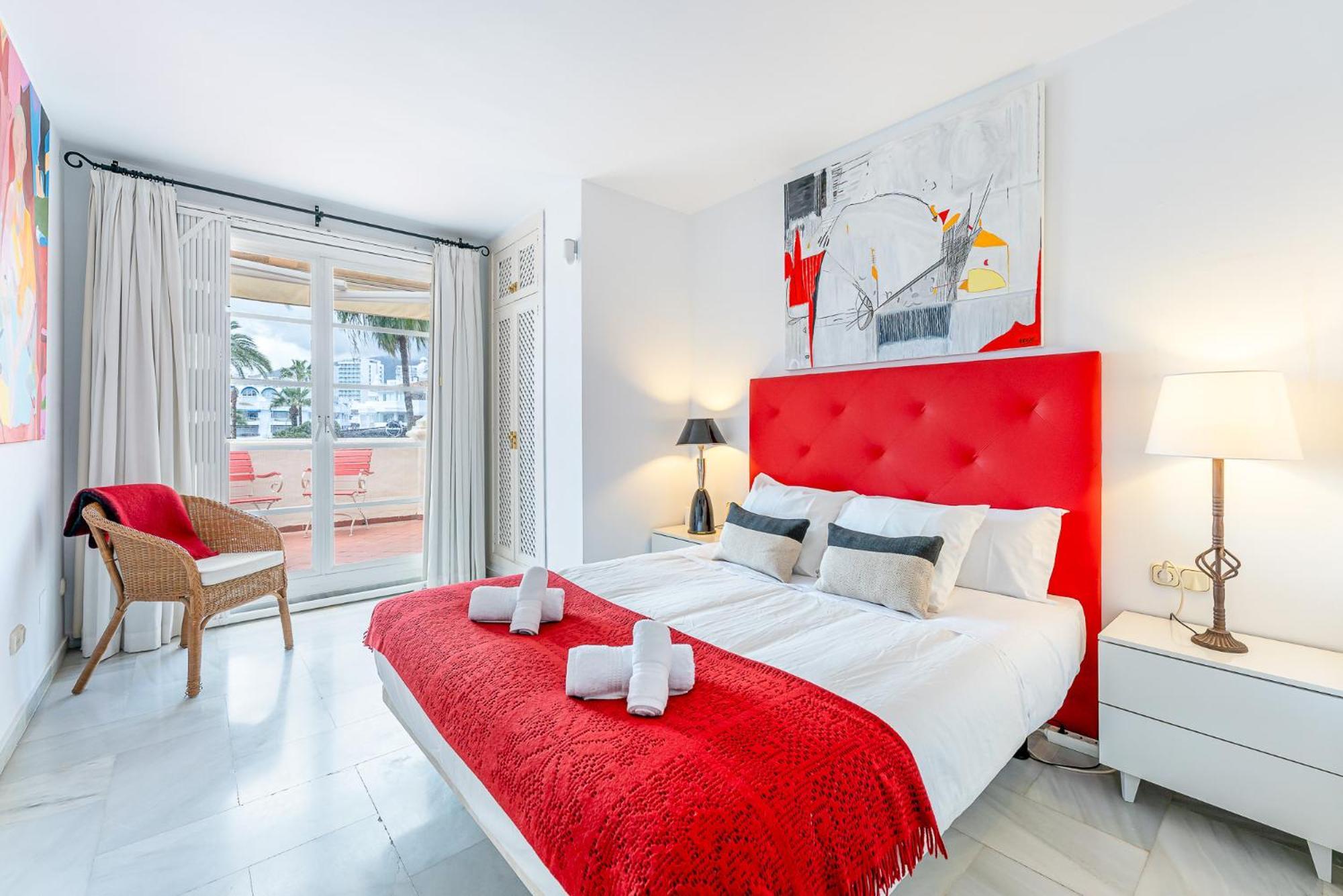 Apartamento Located In Puerto Marina With Sea Views, First Line Of Beach. Benalmádena